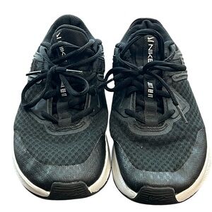 Nike MC Women’s trainer sneakers black with white